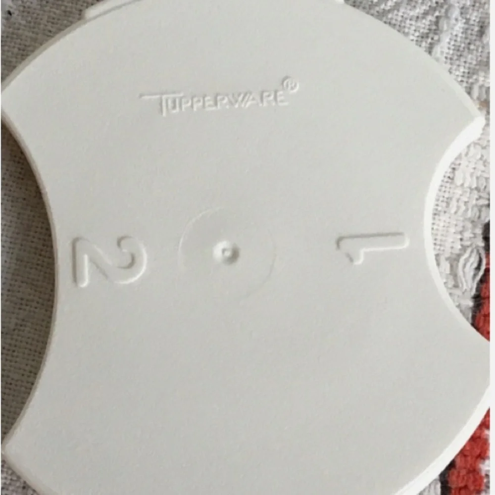Tupperware 3 Pc Spaghetti Keeper 1661F-2 Black Seal 1607-9 White Insert 1662-4